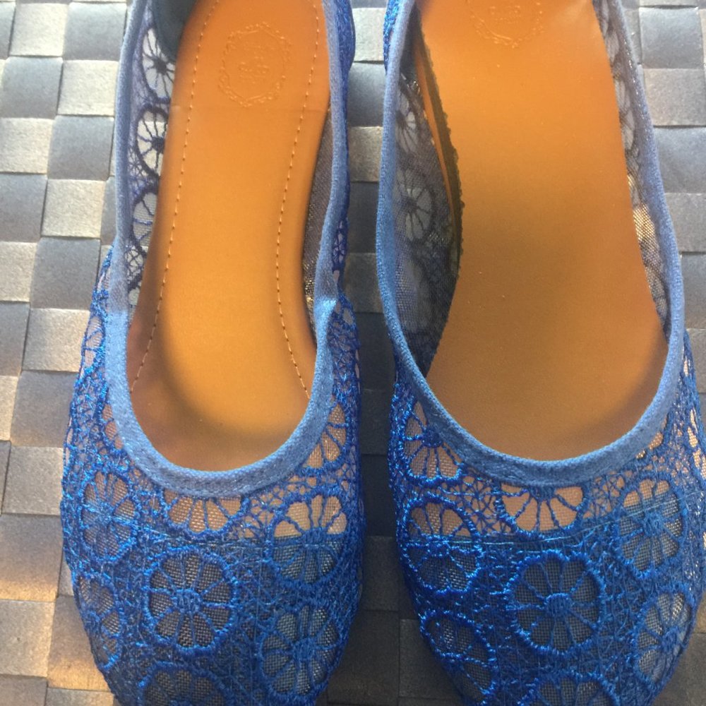 SHOES - Picture 2 of 3